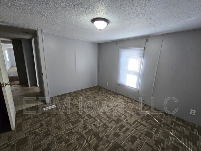 Building Photo - 700 W Ridgeway Ave