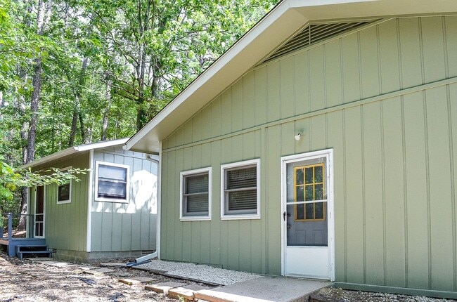 Building Photo - Central Hot Springs Village/Home/Unfurnished