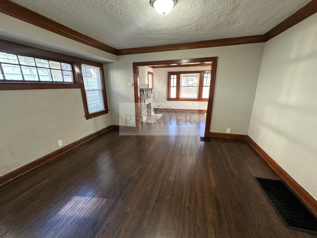 Building Photo - 5830 Tracy Ave