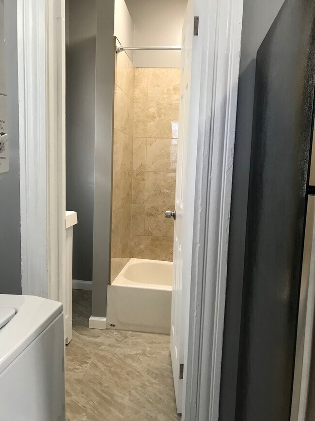 Building Photo - 353 Poplar St