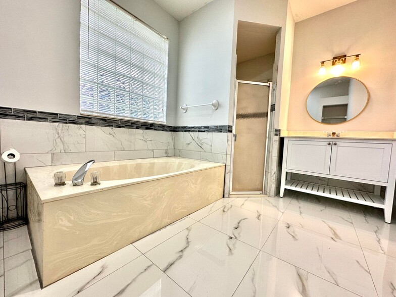 Building Photo - 1219 Baycourt Is