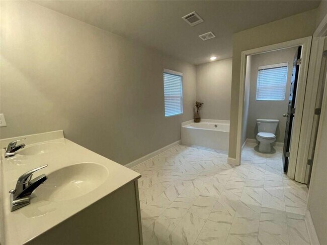 Building Photo - 301 Omnia Ridge Way