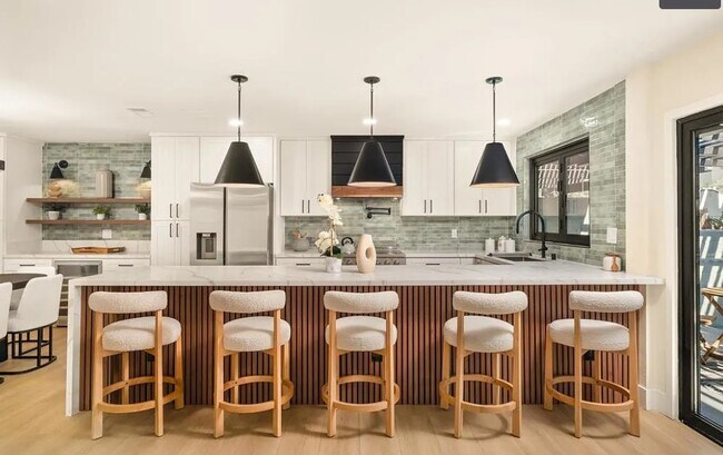 Building Photo - 1453 La Habra Dr