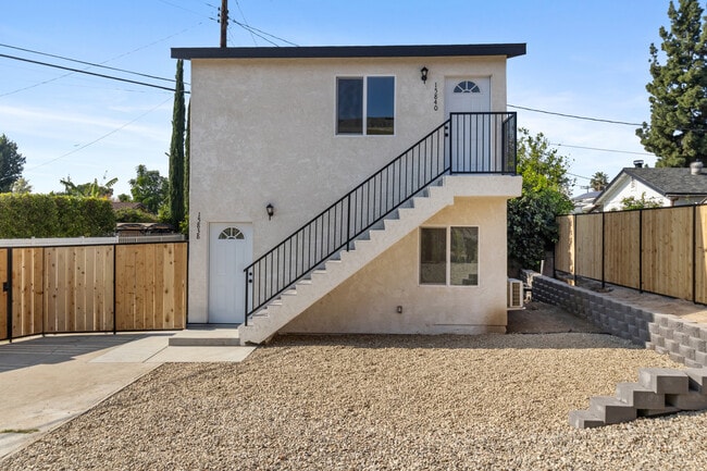 Building Photo - 15840 Chatsworth St