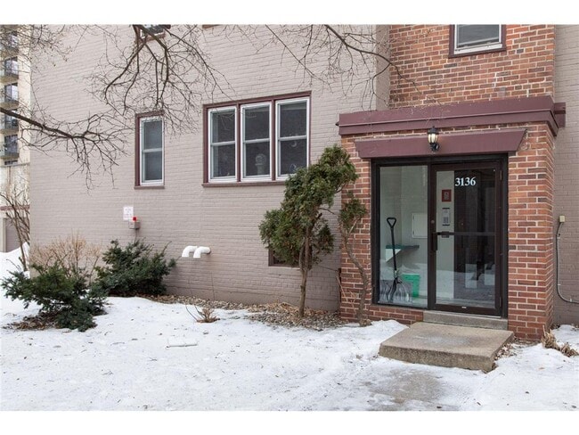 Building Photo - 3136 W Bde Maka Ska Blvd
