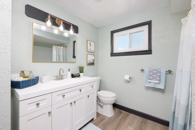 Building Photo - 8910 Cambridge Dr