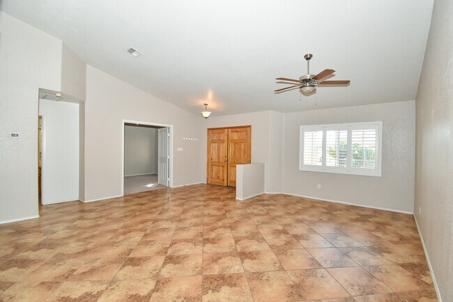 Building Photo - 8406 E Lorenzo Ln