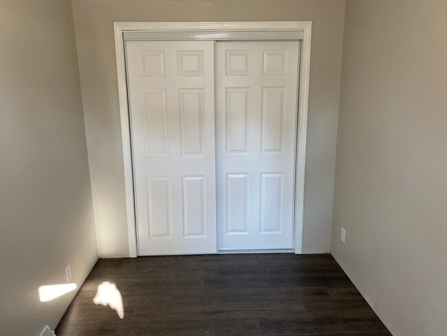 Building Photo - 500 Pier St