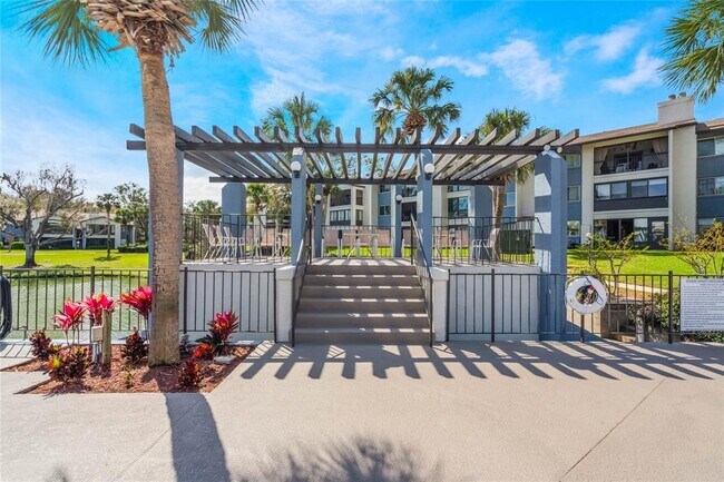 Building Photo - 2 Escondido Cir