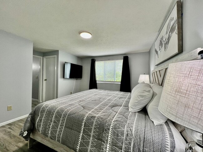 Building Photo - 6631 Pin Oak Ct