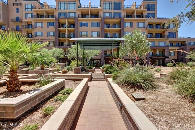 Building Photo - 17 W Vernon Ave