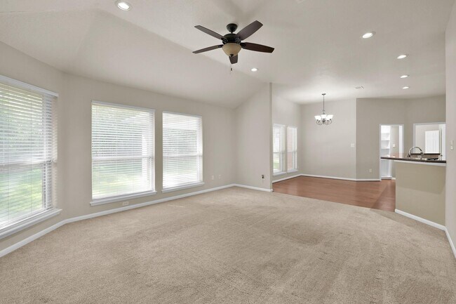 Building Photo - 3030 Hemingway Dr