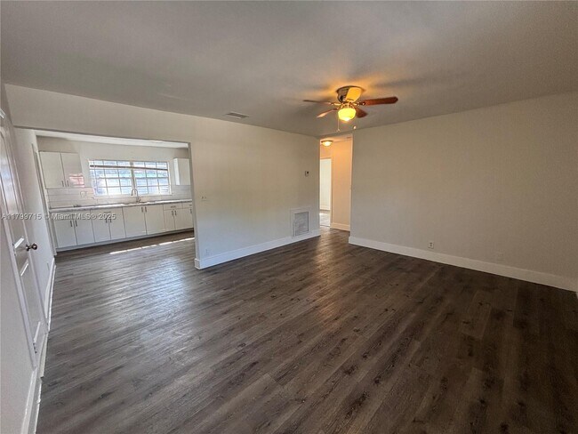 Building Photo - 1251 SW 11th Ave
