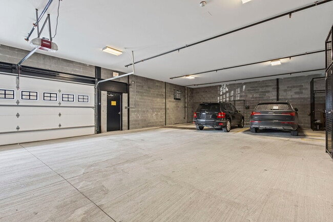 Building Photo - 6246 N Pulaski Rd