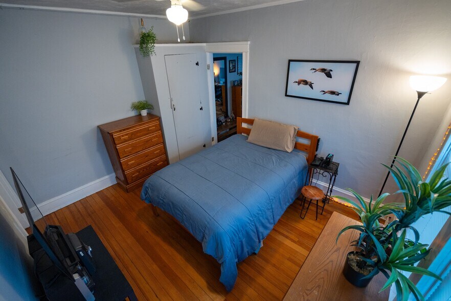 Building Photo - 412 Taunton Ave