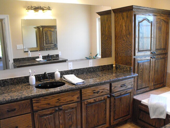 Building Photo - 147 Smithbrook Rd