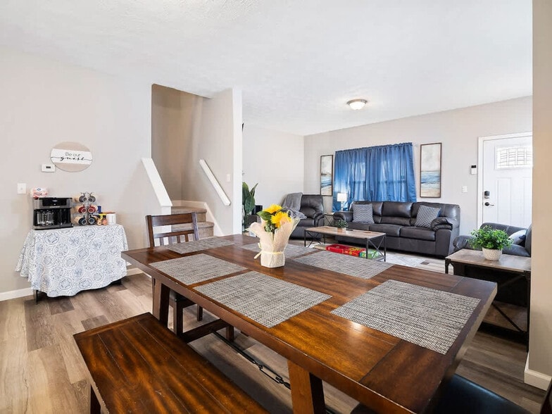 Building Photo - 1415 W 57th St