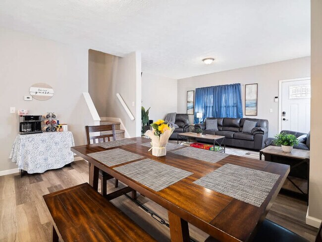 Building Photo - 1415 W 57th St