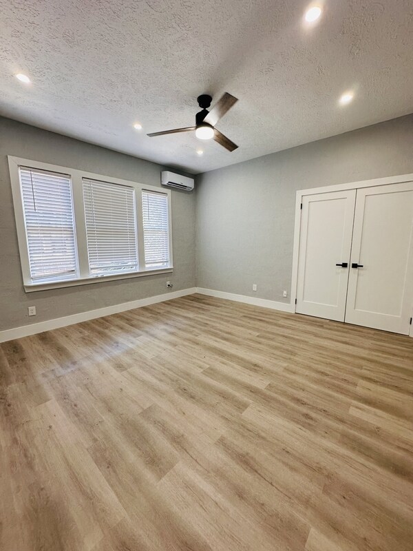Building Photo - 2738 Riverside Ave