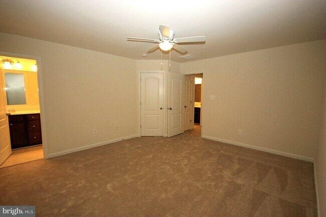 Building Photo - 6282 Newport Ct