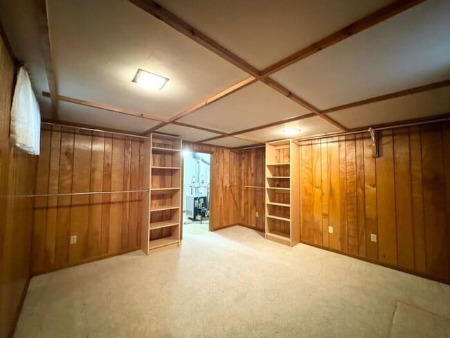Building Photo - 4 Bedroom - 2 Bath Ranch Style Home with 2...