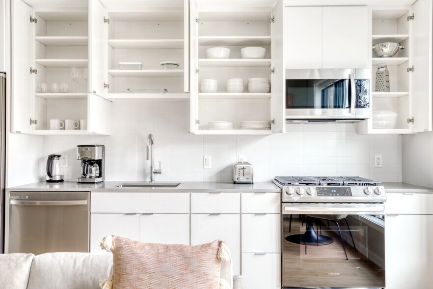 Building Photo - 2210 Wisconsin Ave NW