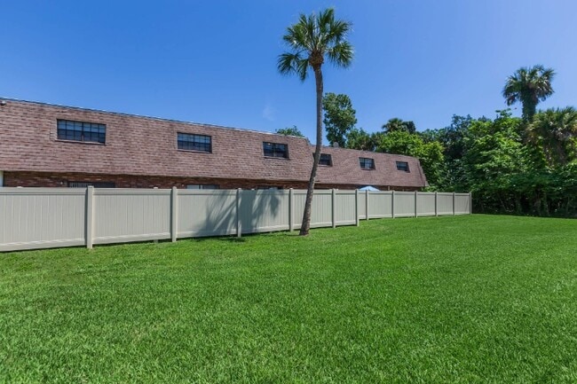 Building Photo - 913 Catherine Ave