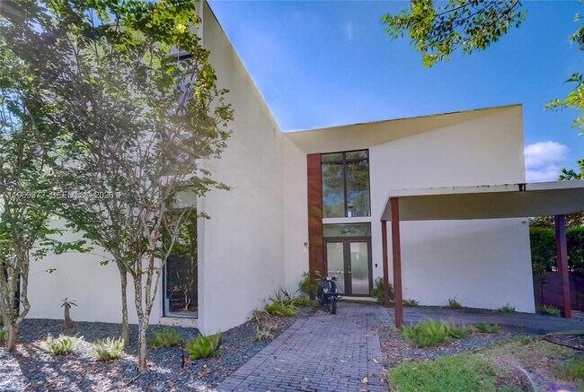 Building Photo - 8660 Arboretum Ln