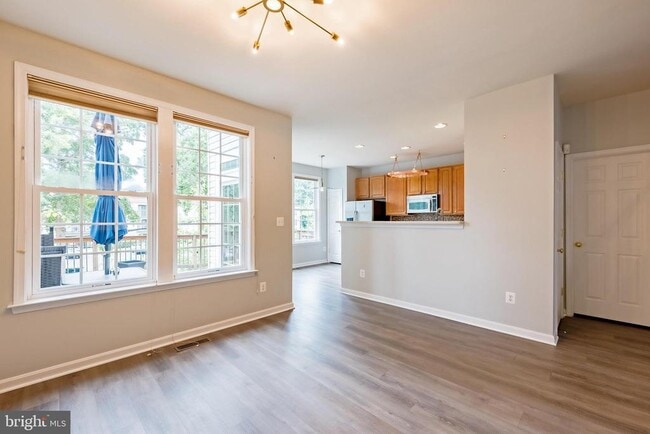 Building Photo - 3385 Beechcliff Dr