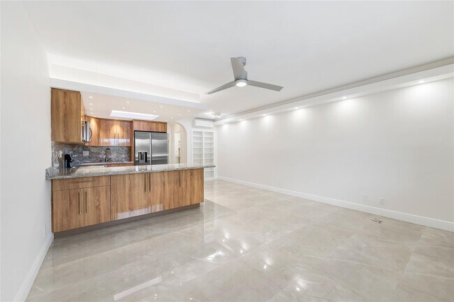 Building Photo - 2170 NE 51st Ct