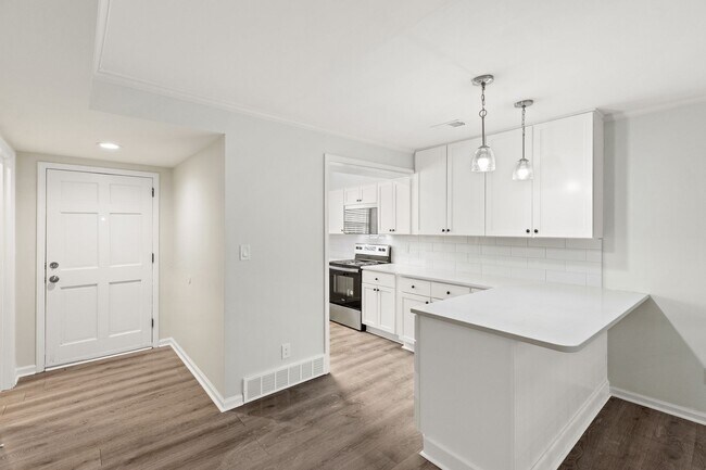 Building Photo - 155 S Eagle Creek Dr