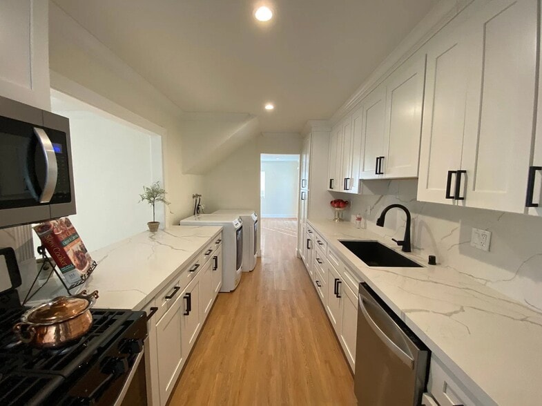 Building Photo - 2937 W Carson St