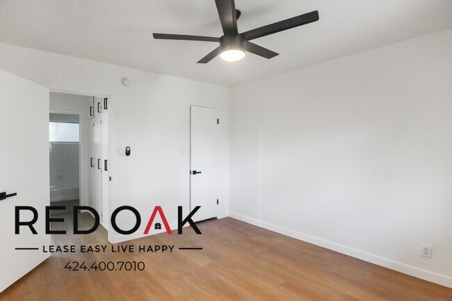 Building Photo - Modern, Spacious, Remodeled One Bedroom wi...