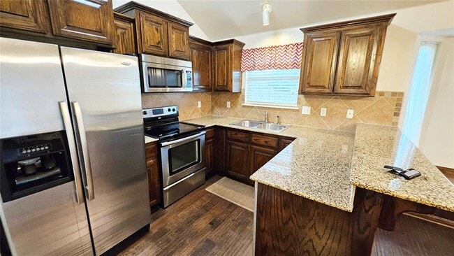 Building Photo - 811 Dogwood Ct