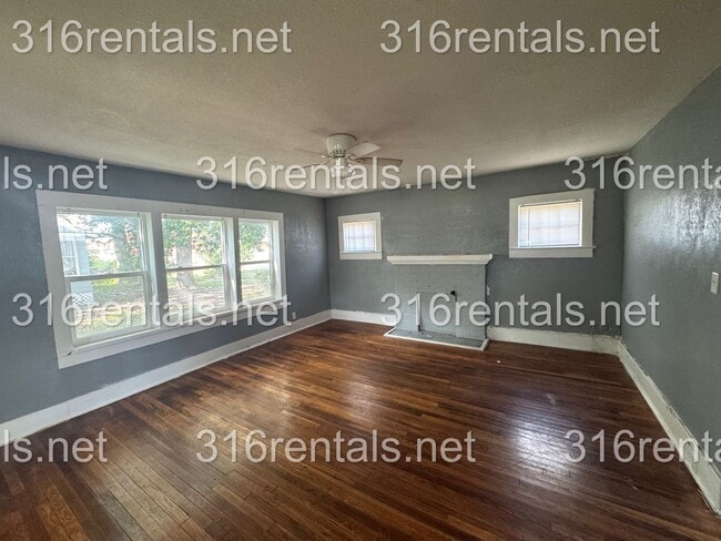 Building Photo - $749 - 2 bed 1 bath - Single Family Home