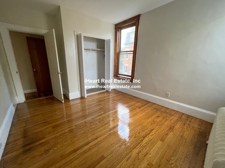 Building Photo - 338 K St