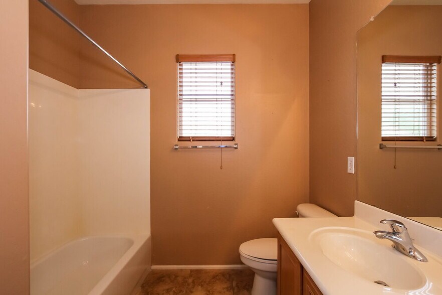 Building Photo - 10574 W Salter Dr