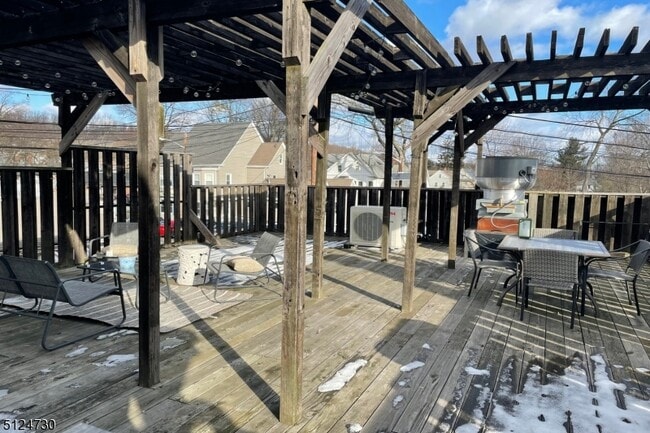 Building Photo - 638 Bloomfield Ave