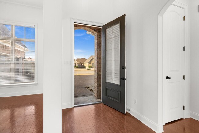 Building Photo - Completely Renovated 4bd/2ba in Olive Branch