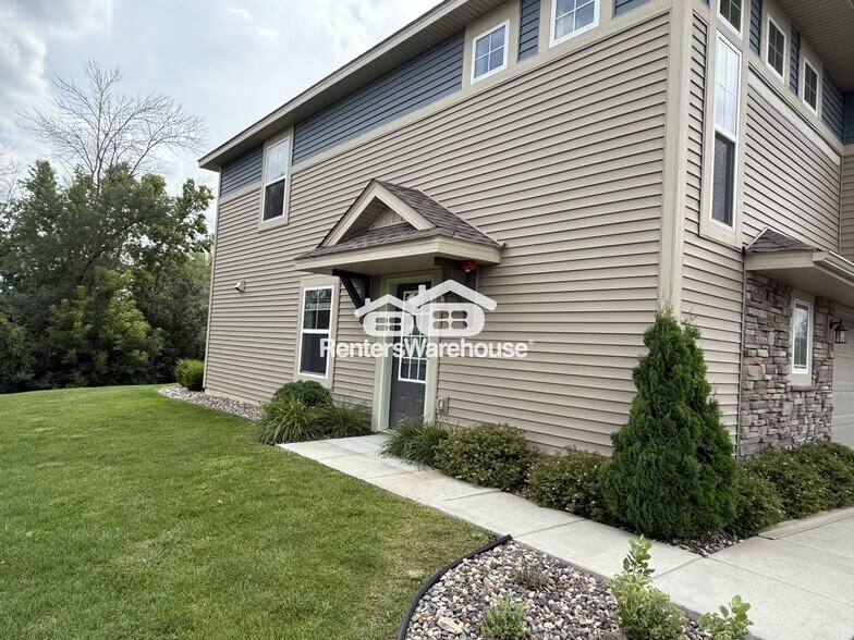 Building Photo - 5651 Cattail Ct NE