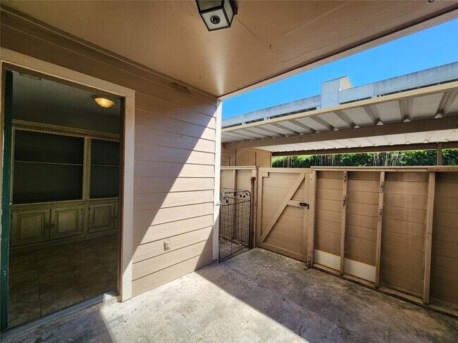 Building Photo - 17742 Kings Park Ln