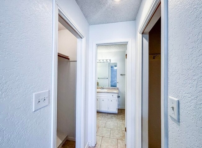 Building Photo - 412 Short Circuit