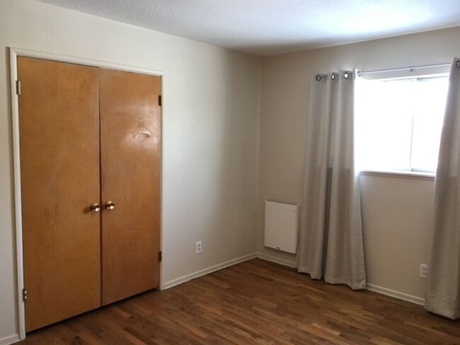 Building Photo - Orchard District- 2 bdrm 1 bath plus bonus...