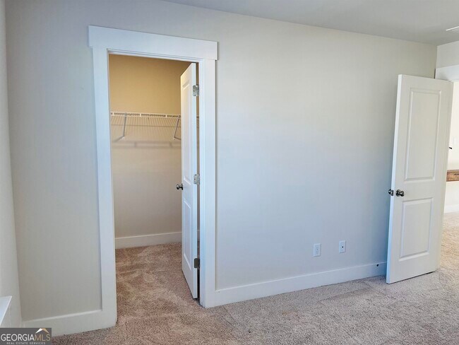 Building Photo - 371 Crestbrook Ln