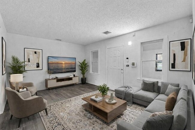 Building Photo - 118 NW 44th St