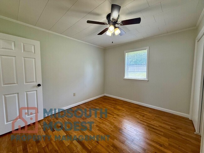 Building Photo - Welcome to this 3 Bedroom/1 Bathroom Home in Paragould AR - $1,200/month