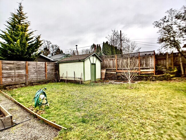 Building Photo - 2746 SE 73rd Ave