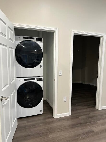 Building Photo - 127 Lake St