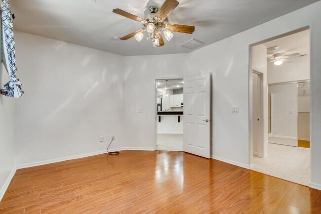 Building Photo - Stunning 1 Story 2 Bedroom Home in Summerl...