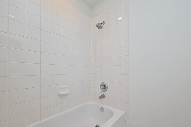 Building Photo - 5342 Darling St